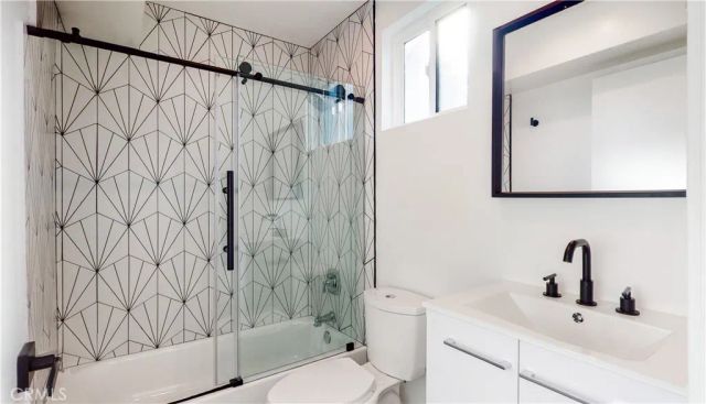638 Serrano, Los Angeles, CA 90004