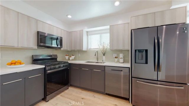 638 Serrano, Los Angeles, CA 90004