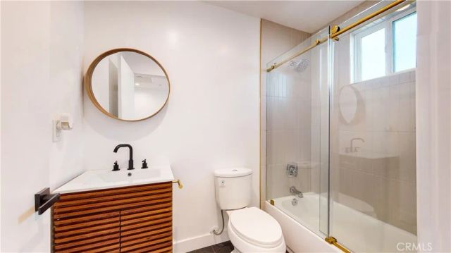 638 Serrano, Los Angeles, CA 90004
