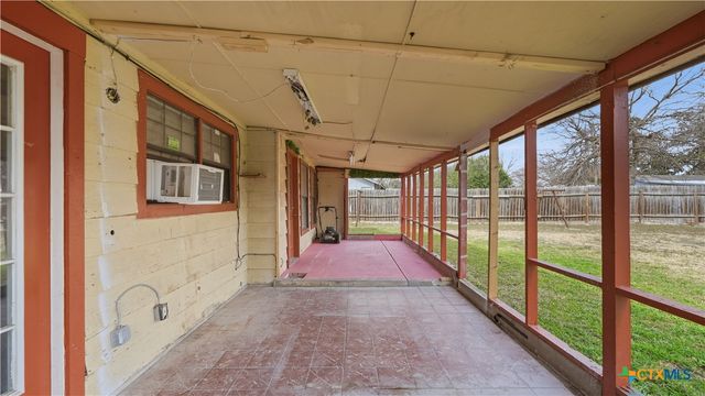 1321 Quail Lane, Seguin, TX 78155