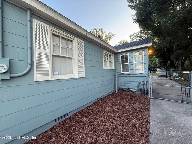 6946 OAKWOOD Street, Jacksonville, FL 32208