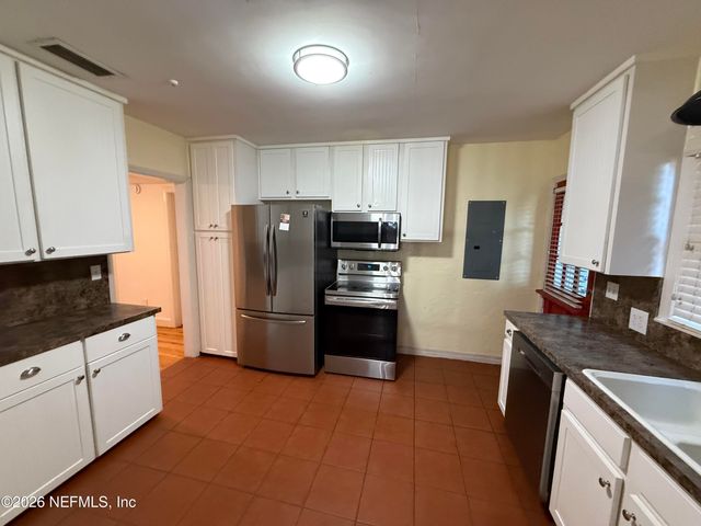 6946 OAKWOOD Street, Jacksonville, FL 32208