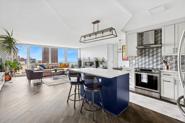 330 W Diversey Parkway 2108, Chicago, IL 60657
