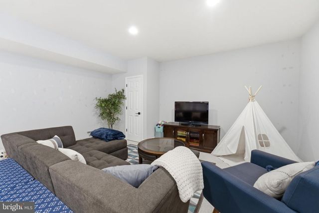 705 N ASHTON ST, Alexandria, VA 22312