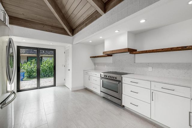 11683 Wimbledon Circle, Wellington, FL 33414