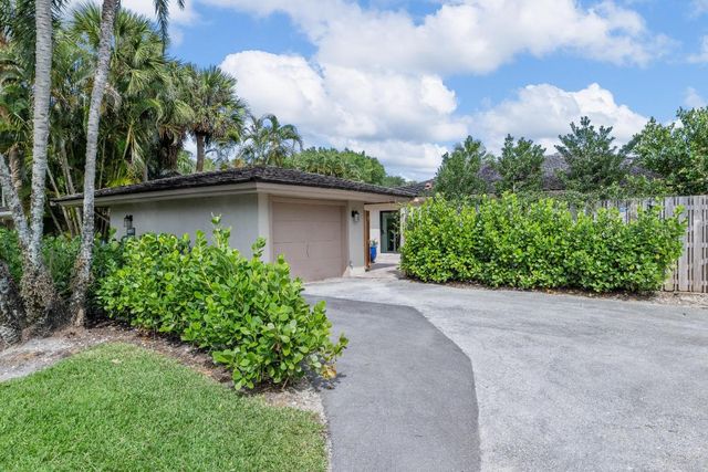 11683 Wimbledon Circle, Wellington, FL 33414