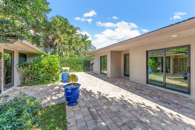 11683 Wimbledon Circle, Wellington, FL 33414