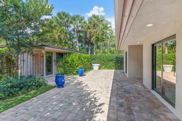 11683 Wimbledon Circle, Wellington, FL 33414