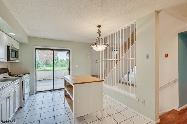 59 Woodhill St, Franklin Twp., NJ 08873