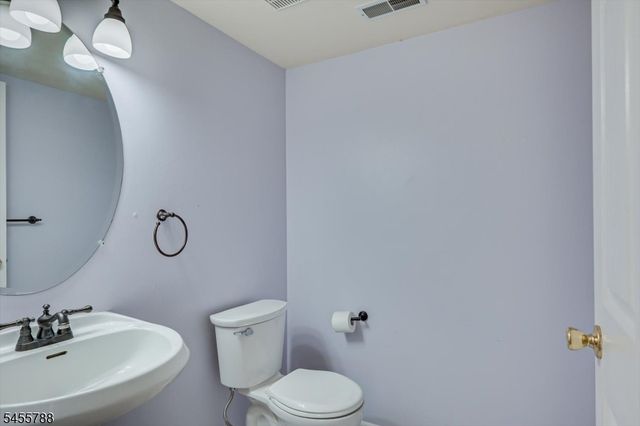 59 Woodhill St, Franklin Twp., NJ 08873