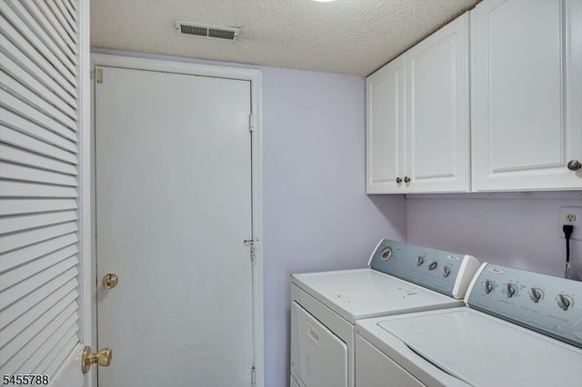 59 Woodhill St, Franklin Twp., NJ 08873