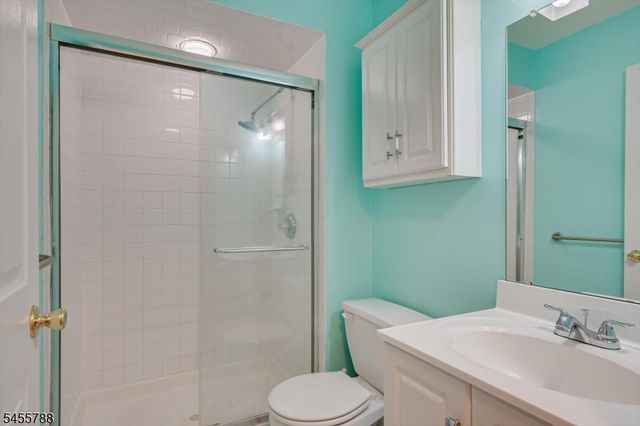 59 Woodhill St, Franklin Twp., NJ 08873