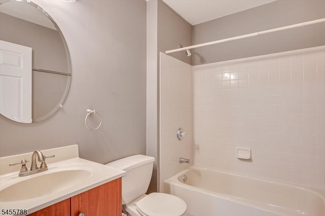 59 Woodhill St, Franklin Twp., NJ 08873