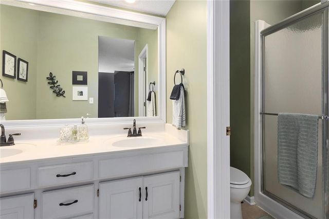 1550 Dover Court, Liberty, MO 64068