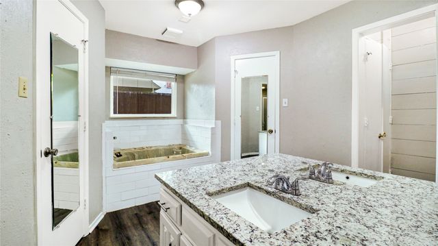4517 Willow Bend Drive, Arlington, TX 76017