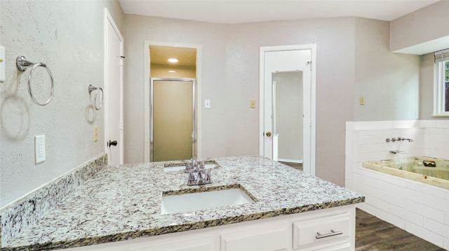 4517 Willow Bend Drive, Arlington, TX 76017