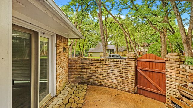4517 Willow Bend Drive, Arlington, TX 76017