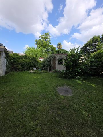 5110 El Centro Street, Houston, TX 77018