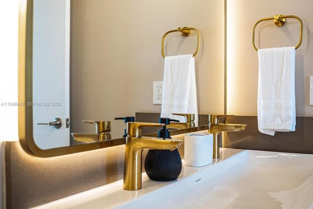 159 NE 6th St 5101, Miami, FL 33132