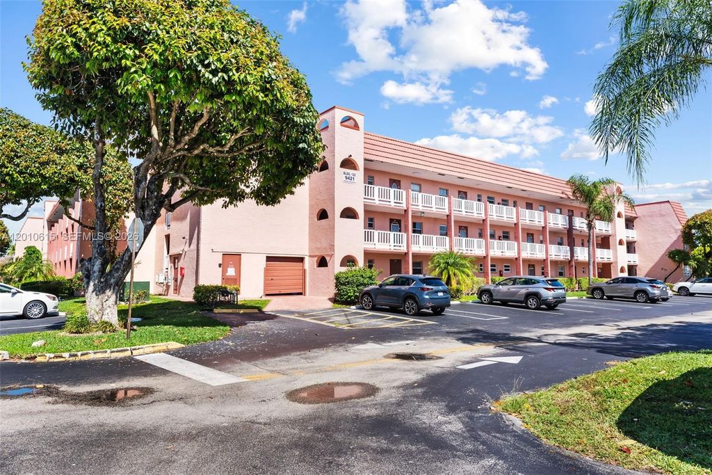 9421 Sunrise Lakes Blvd 208, Sunrise, FL 33322