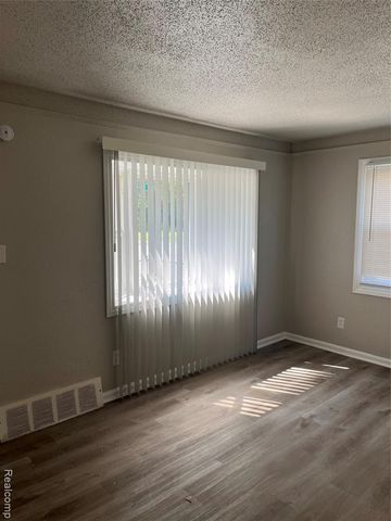 19650 W Chicago Street, Detroit, MI 48228