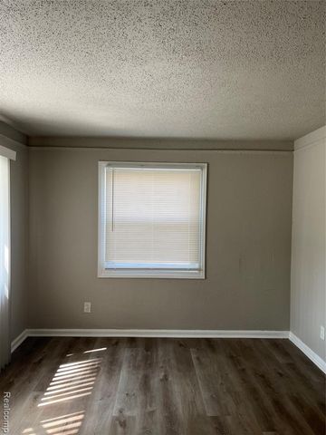 19650 W Chicago Street, Detroit, MI 48228