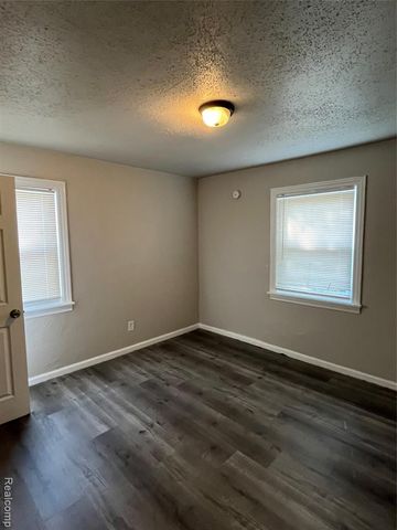 19650 W Chicago Street, Detroit, MI 48228