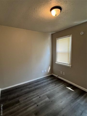 19650 W Chicago Street, Detroit, MI 48228