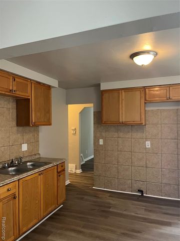 19650 W Chicago Street, Detroit, MI 48228