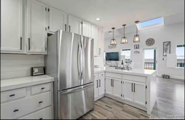 1065 N Ocean Dr, Port Lavaca, TX 77979