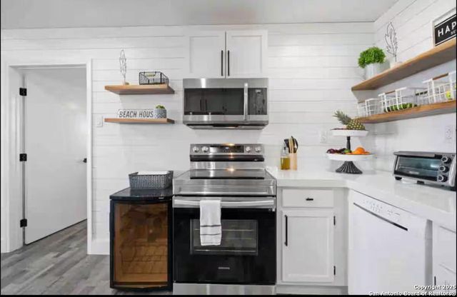 1065 N Ocean Dr, Port Lavaca, TX 77979