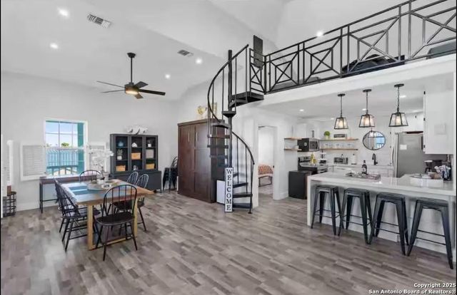 1065 N Ocean Dr, Port Lavaca, TX 77979