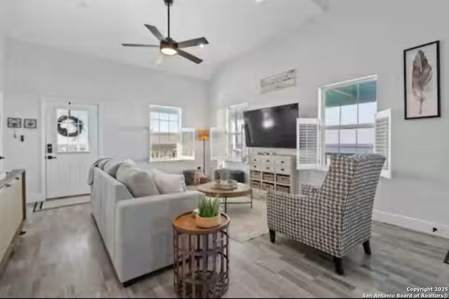 1065 N Ocean Dr, Port Lavaca, TX 77979