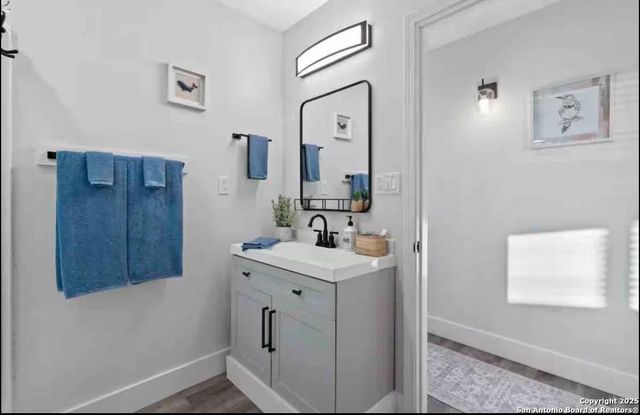 1065 N Ocean Dr, Port Lavaca, TX 77979