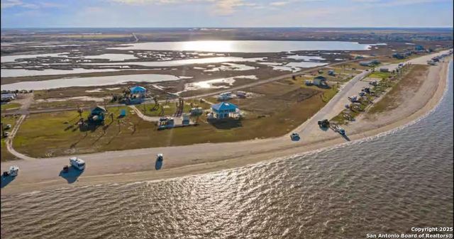 1065 N Ocean Dr, Port Lavaca, TX 77979