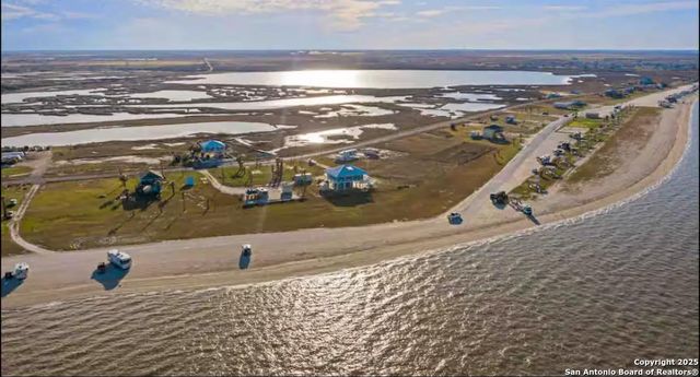 1065 N Ocean Dr, Port Lavaca, TX 77979