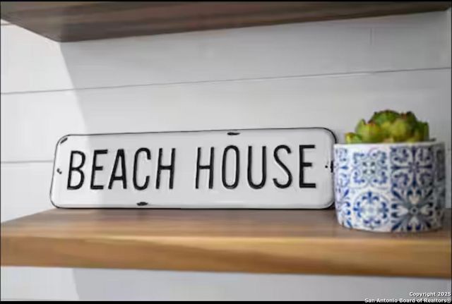 1065 N Ocean Dr, Port Lavaca, TX 77979