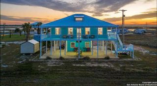 1065 N Ocean Dr, Port Lavaca, TX 77979