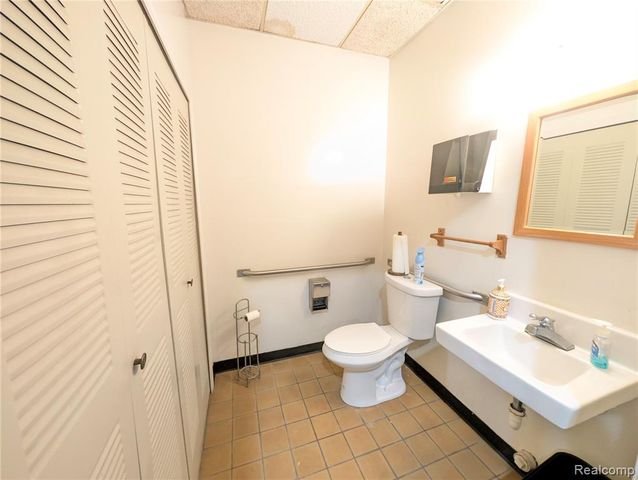 16012 Moross Road, Detroit, MI 48205