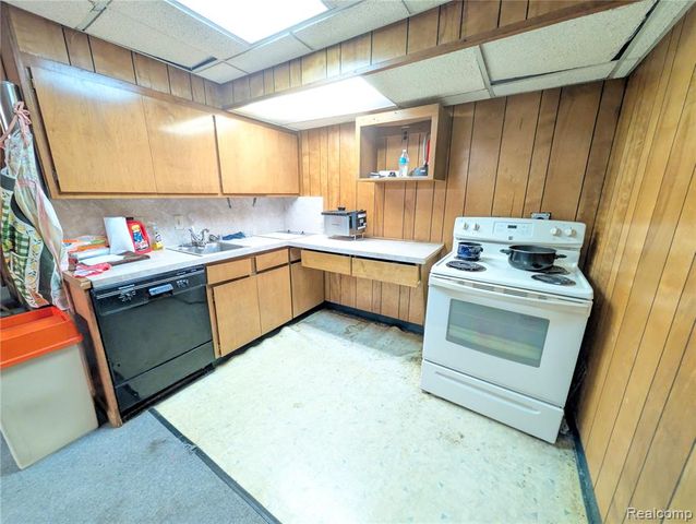 16012 Moross Road, Detroit, MI 48205