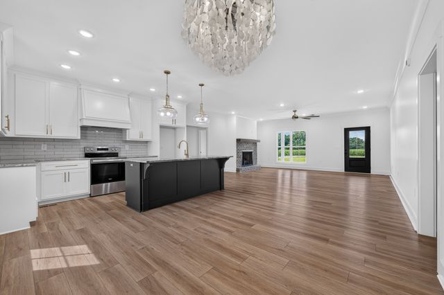 199 Bellview Rd, Taft, TN 38488