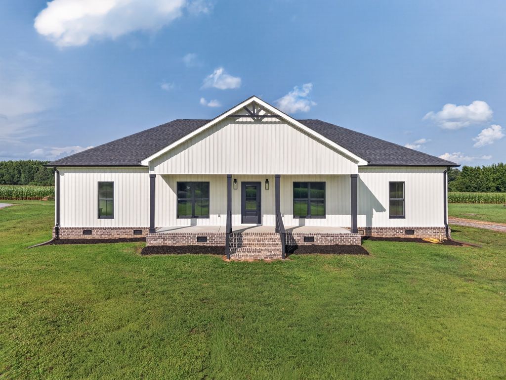 199 Bellview Rd, Taft, TN 38488