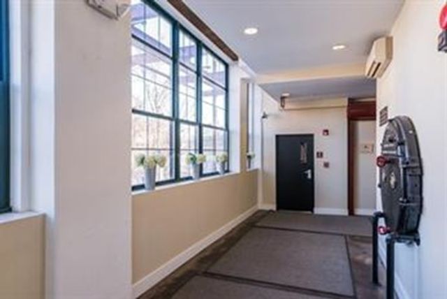 21 Illinois St 402, Worcester, MA 01610