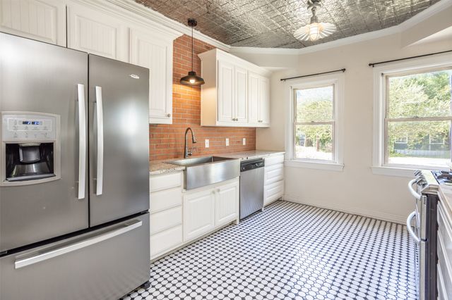 610 S Lee Street, Valley View, TX 76272