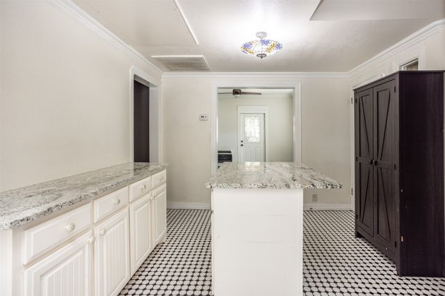610 S Lee Street, Valley View, TX 76272