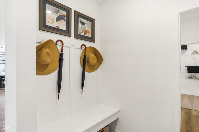 5322 Devonshire Way, Mccordsville, IN 46055