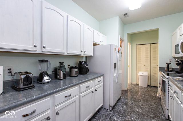 2251 Colfax Lane, Indianapolis, IN 46260