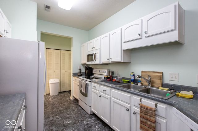 2251 Colfax Lane, Indianapolis, IN 46260
