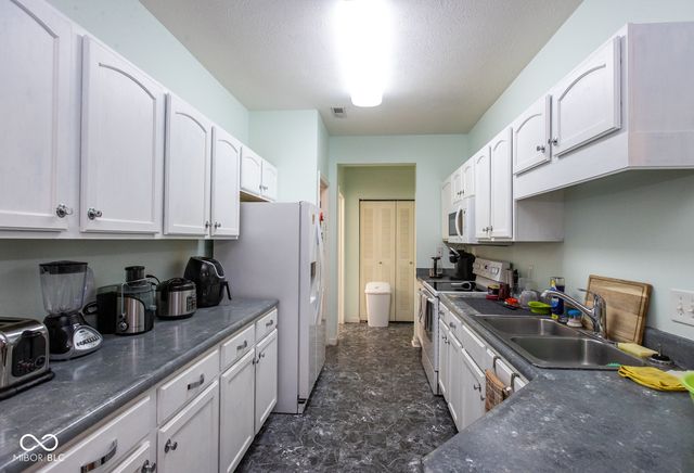 2251 Colfax Lane, Indianapolis, IN 46260