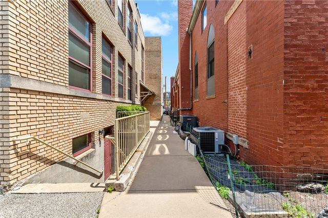 1822 HARCUM WAY 1, South Side, PA 15203